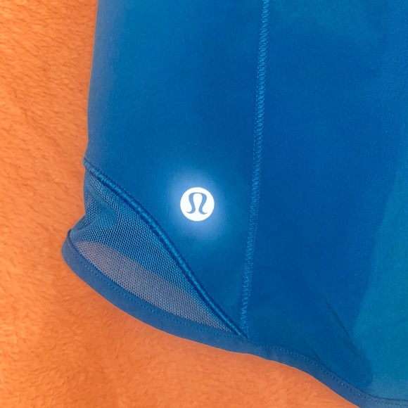 Lululemon Hotty Hot Low Rise Lined Short Size 8 - Picture 4 of 4